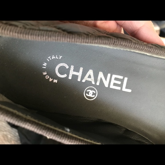 AUTHENTIC CHANEL FLAT GREY QUILTED SIZE 37 $795 - Picture 1 of 8